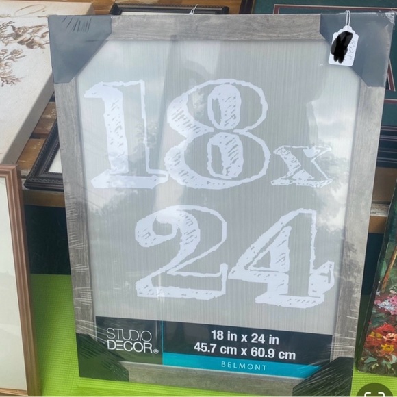 NWT Wooden Frame wall Frame 18” in.x 24” Gray Belmont Frame by Studio Décor NWT - Picture 3 of 3